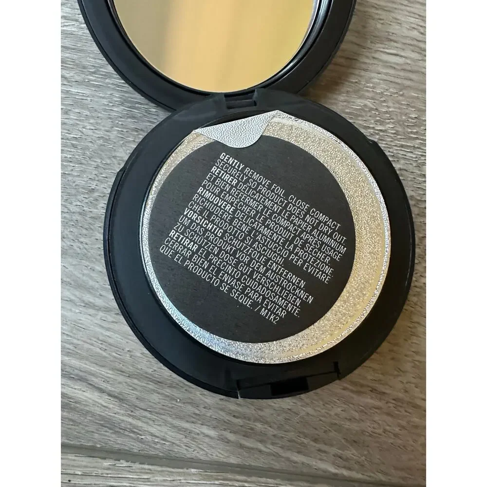 MAC Studio Tech Foundation NW45 - Discontinued